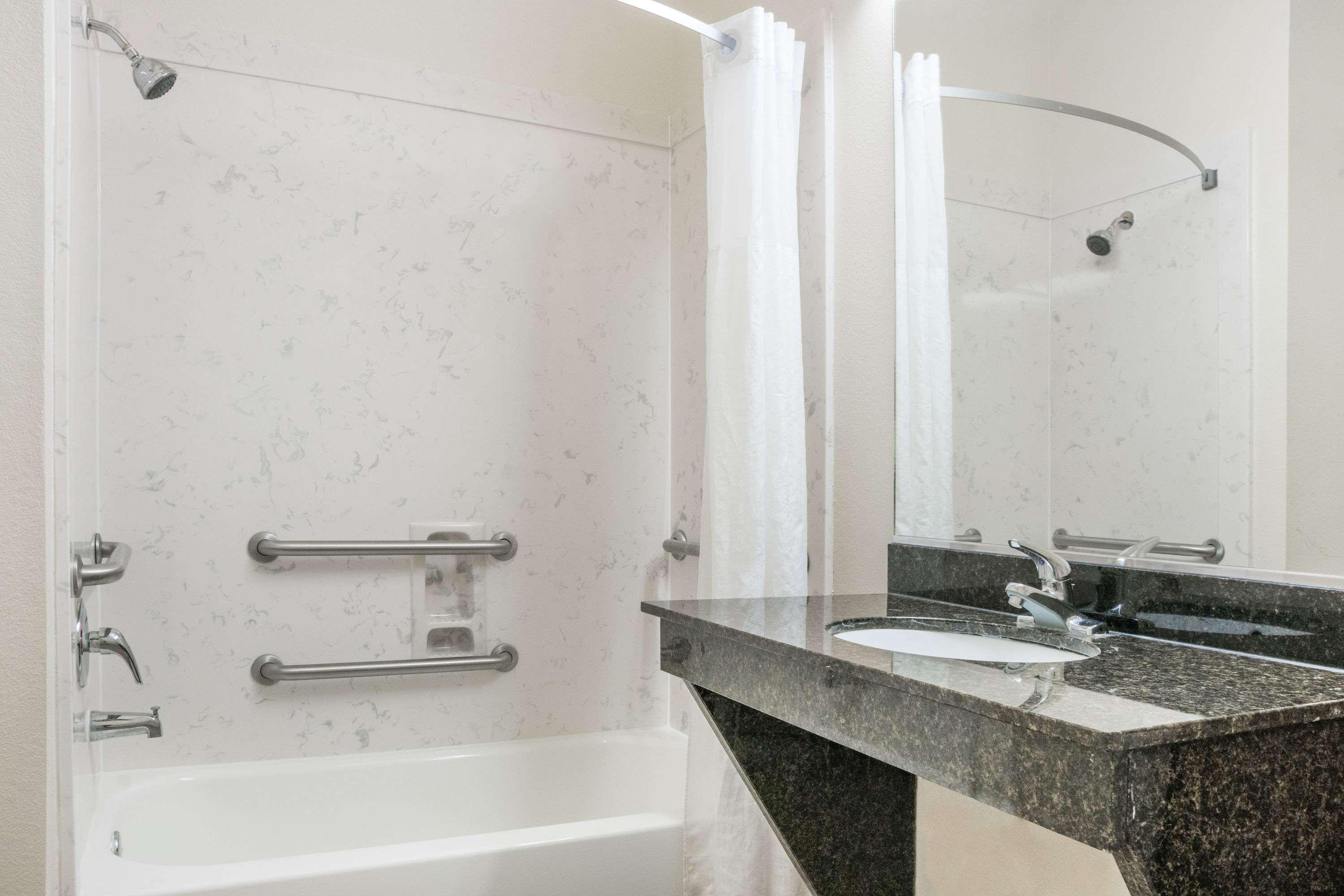 Super 8 By Wyndham Brookshire Tx Hotel Ngoại thất bức ảnh