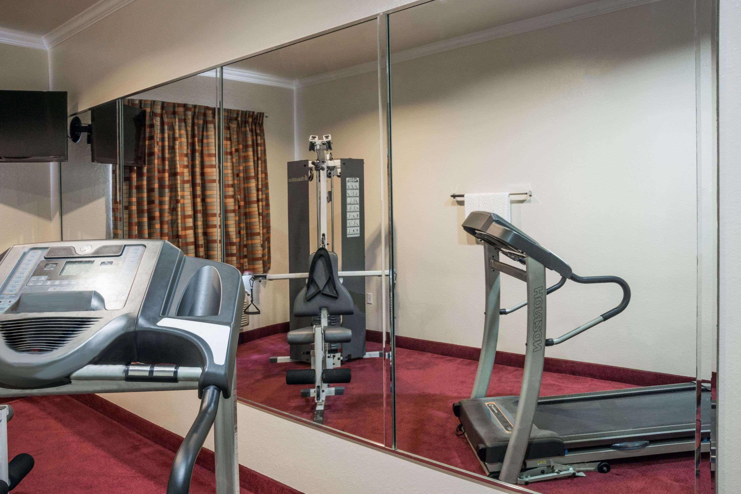 Super 8 By Wyndham Brookshire Tx Hotel Ngoại thất bức ảnh