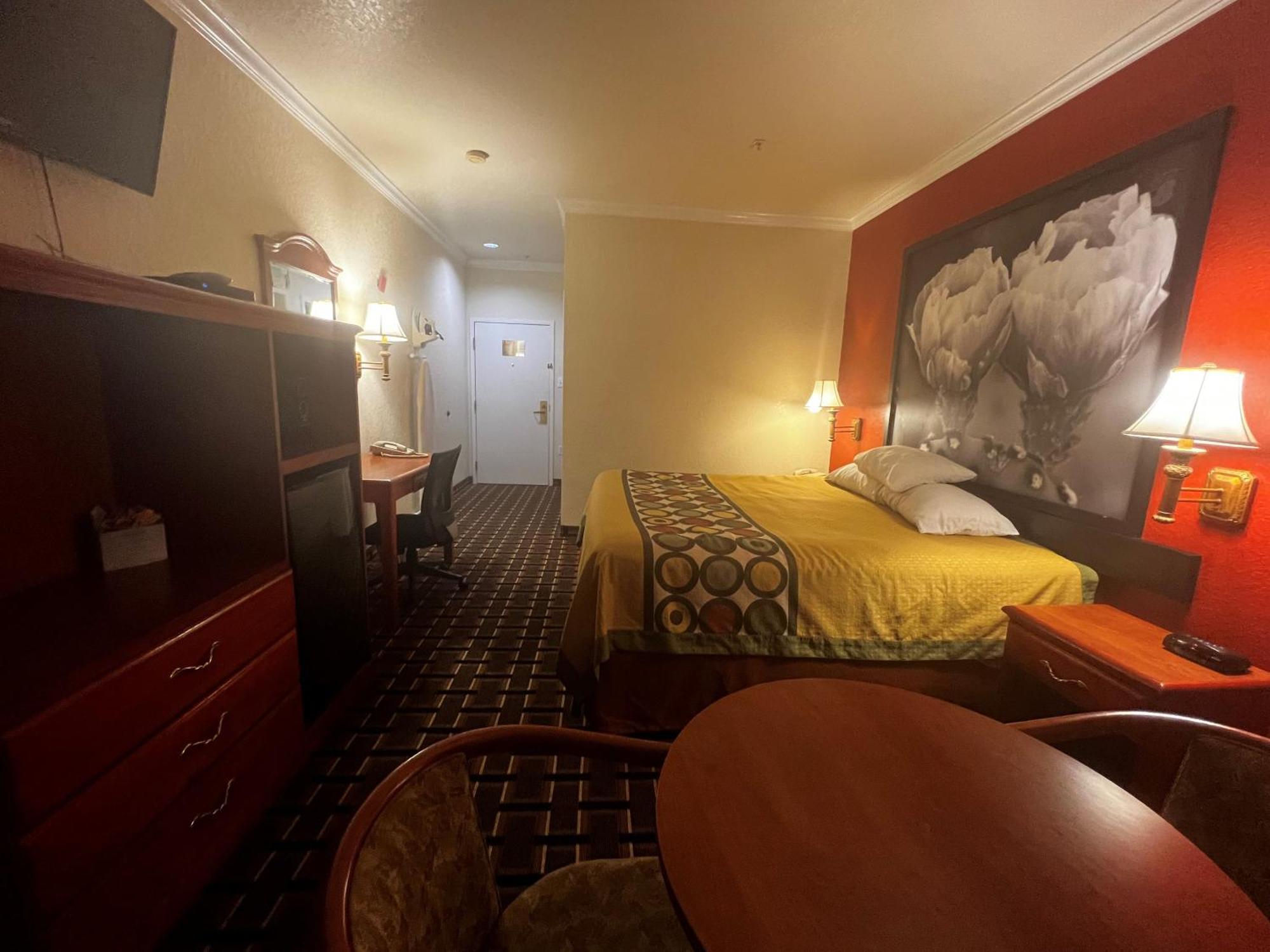 Super 8 By Wyndham Brookshire Tx Hotel Ngoại thất bức ảnh